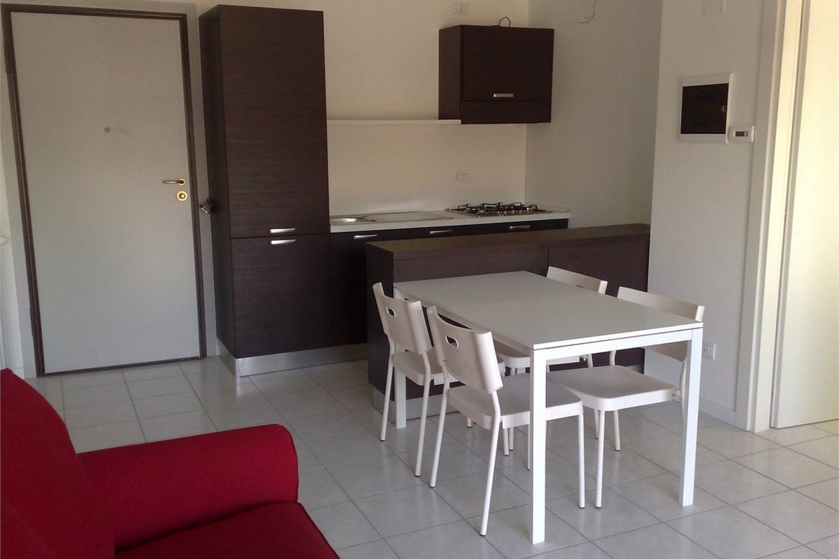 COMO BILOCALE CON BALCONE E BOX