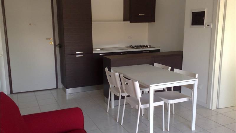 COMO BILOCALE CON BALCONE E BOX