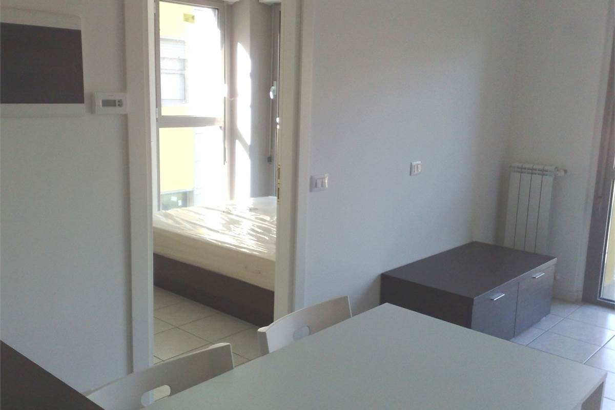 COMO BILOCALE CON BALCONE E BOX