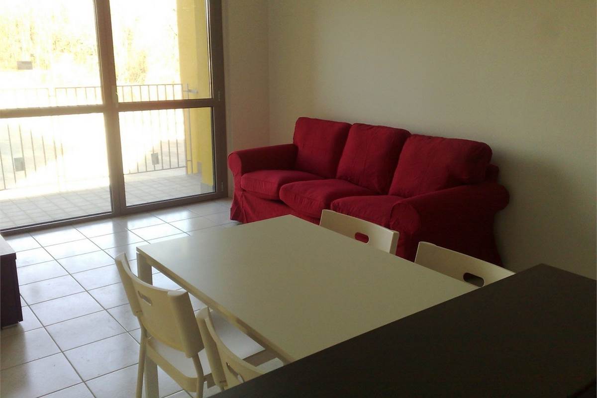 COMO BILOCALE CON BALCONE E BOX