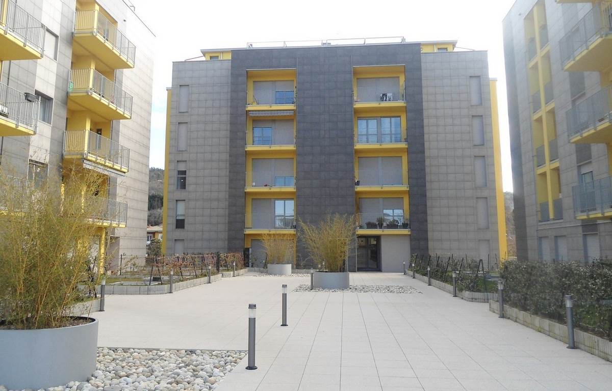 COMO BILOCALE CON BALCONE E BOX