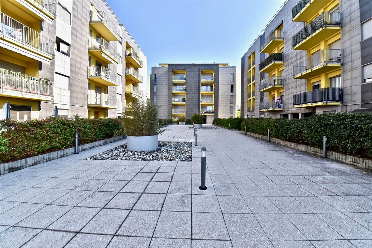 COMO BILOCALE CON BALCONE E BOX