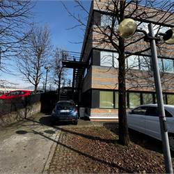 Uffici con posti auto