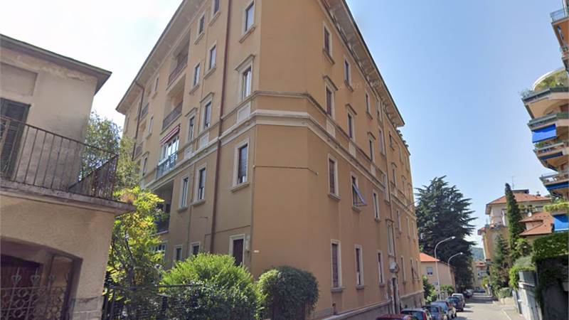 Ampio appartamento in vendita