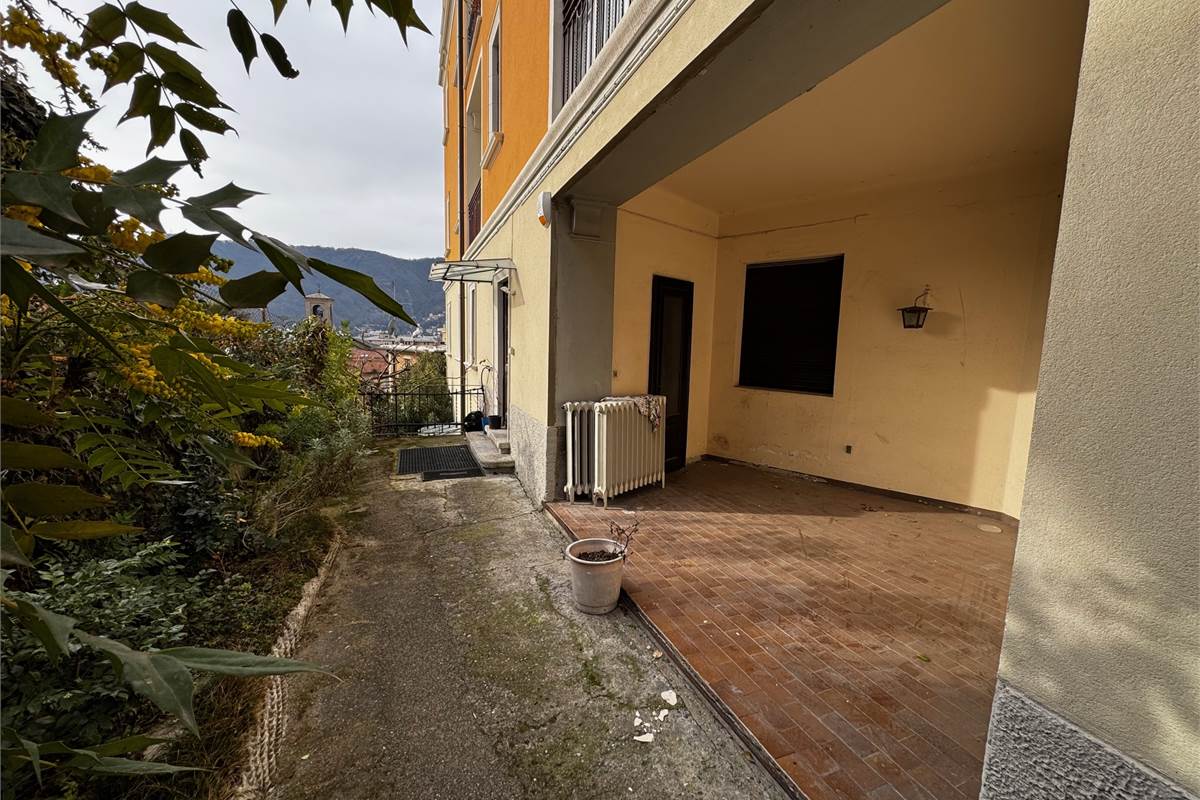 Ampio appartamento in vendita