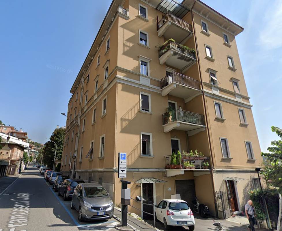 Ampio appartamento in vendita