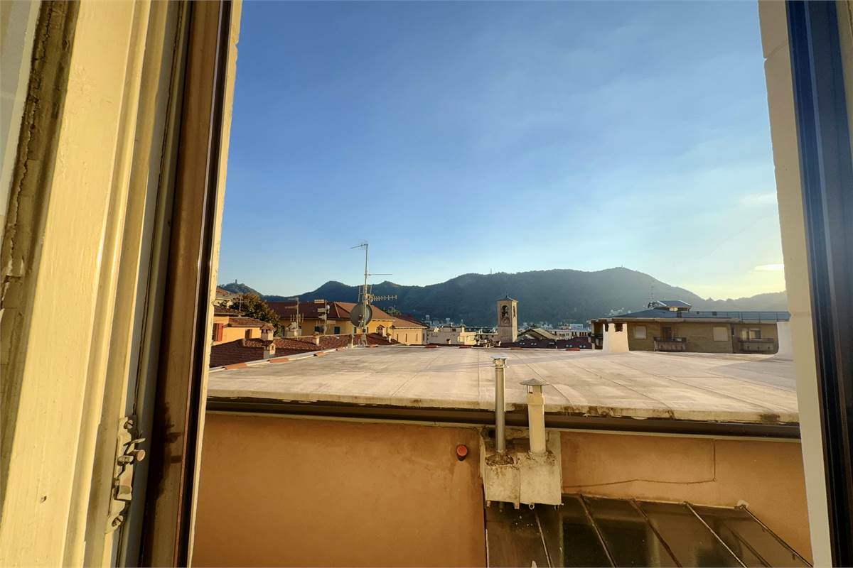 Ampio appartamento in vendita