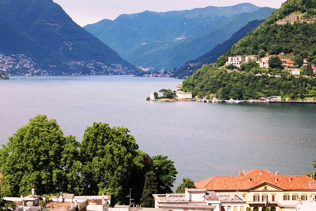 signorile bilocale vista lago