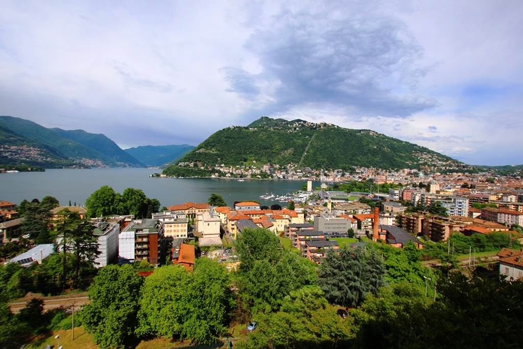 signorile bilocale vista lago