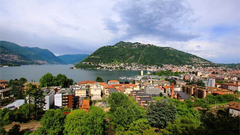 signorile bilocale vista lago