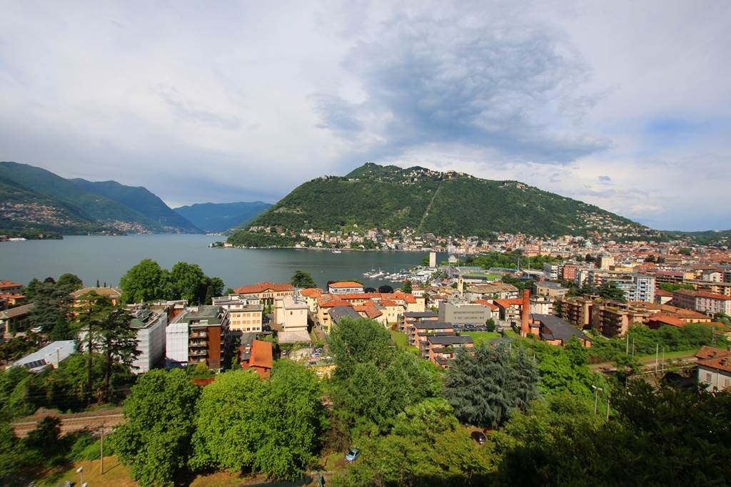 signorile bilocale vista lago
