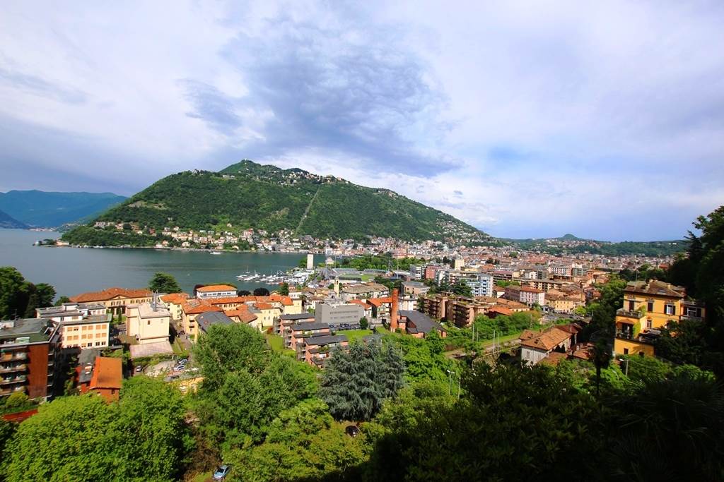 signorile bilocale vista lago