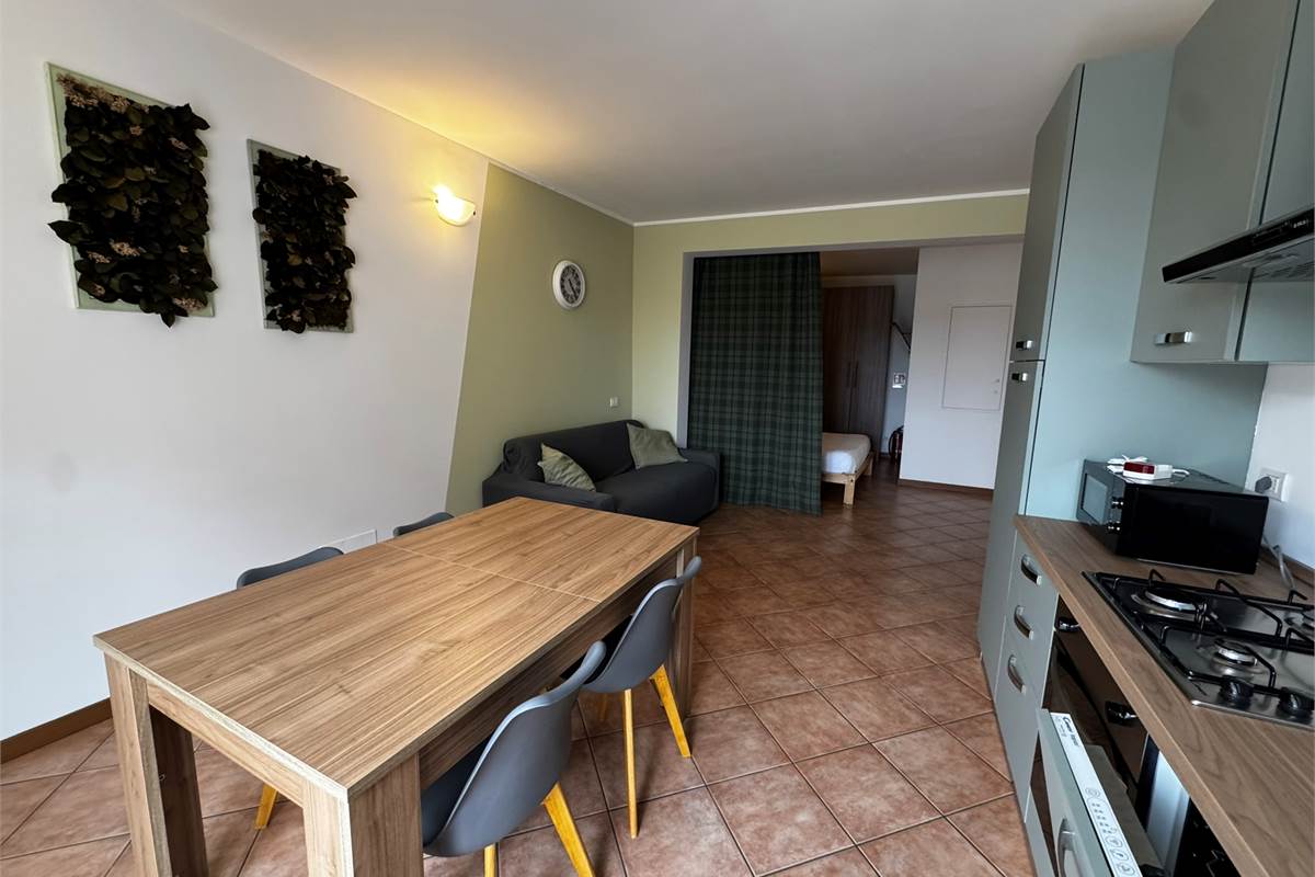 Monolocale con balcone e posto auto