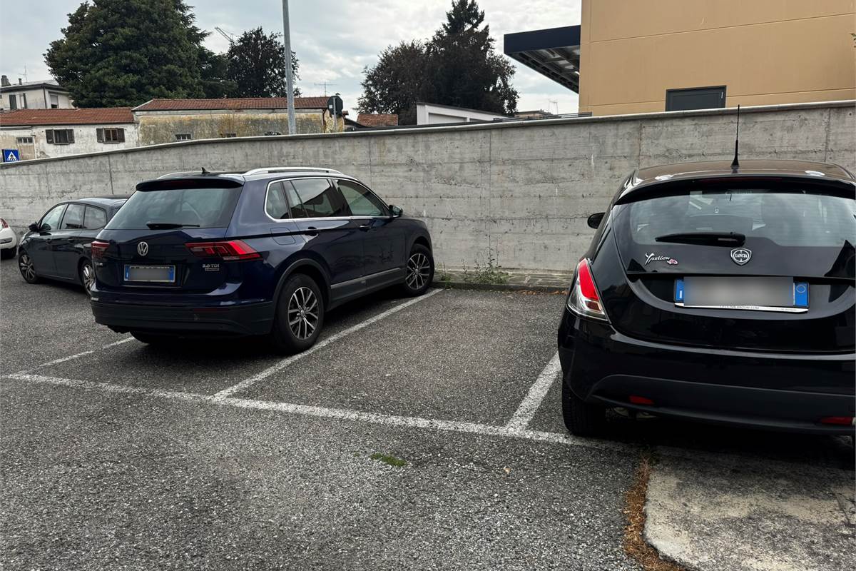 Monolocale con balcone e posto auto