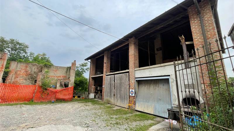 RUSTICO A CASNATE CON BERNATE