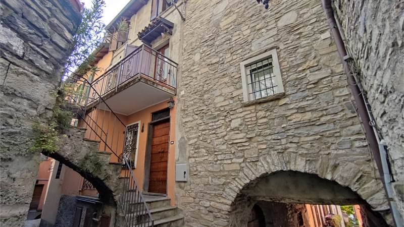 2 locali In Affitto a Carate Urio