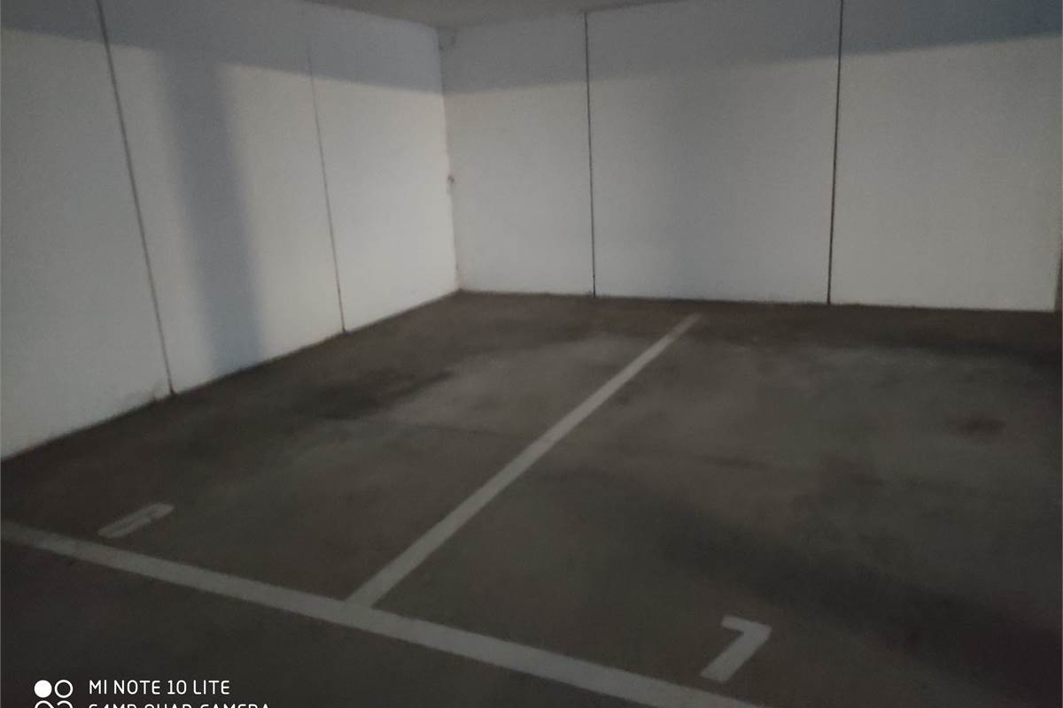 COMO BORGHI VENDESI POSTO AUTO COPERTO