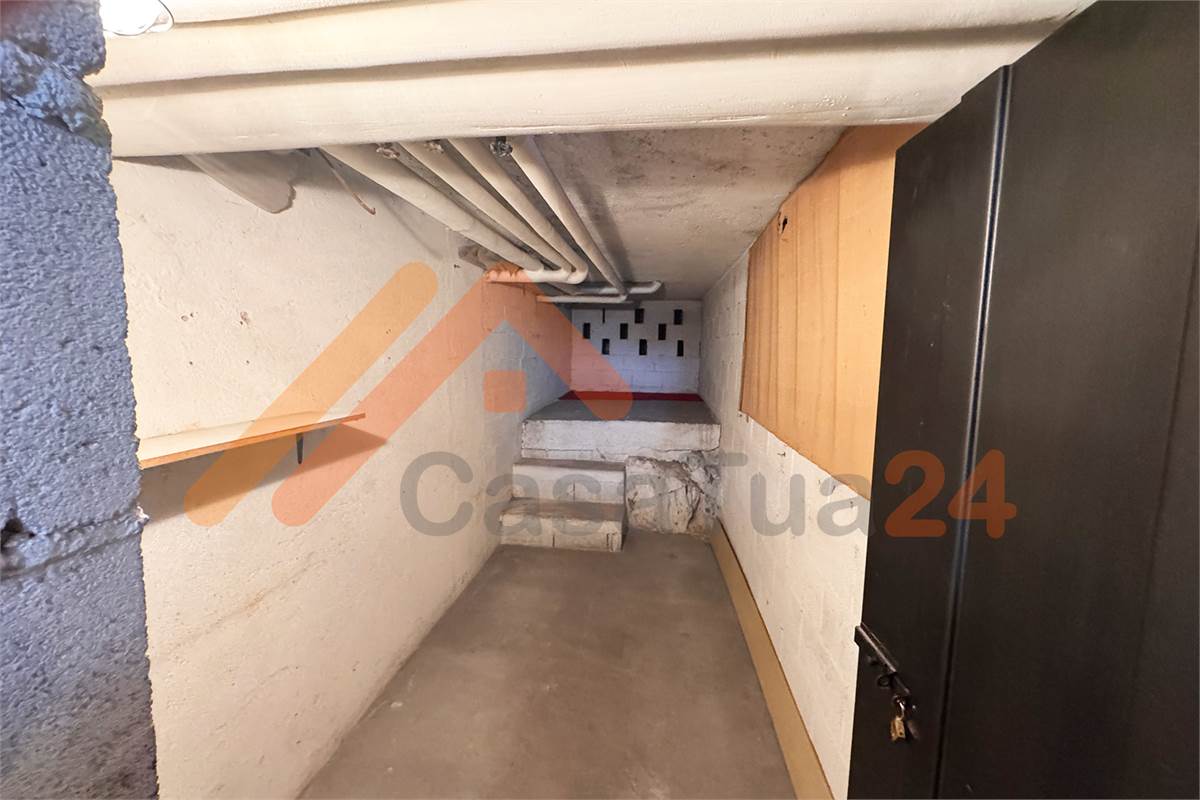 QUADRILOCALE IN AFFITTO CON BOX E CANTINA 