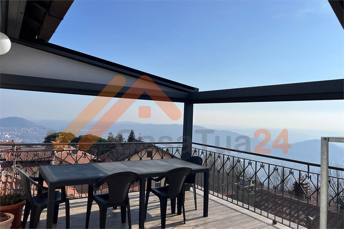 Attico bilocale in vendita con terrazza e vista panoramica
