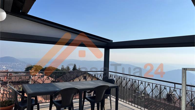 Attico bilocale in vendita con terrazza e vista panoramica