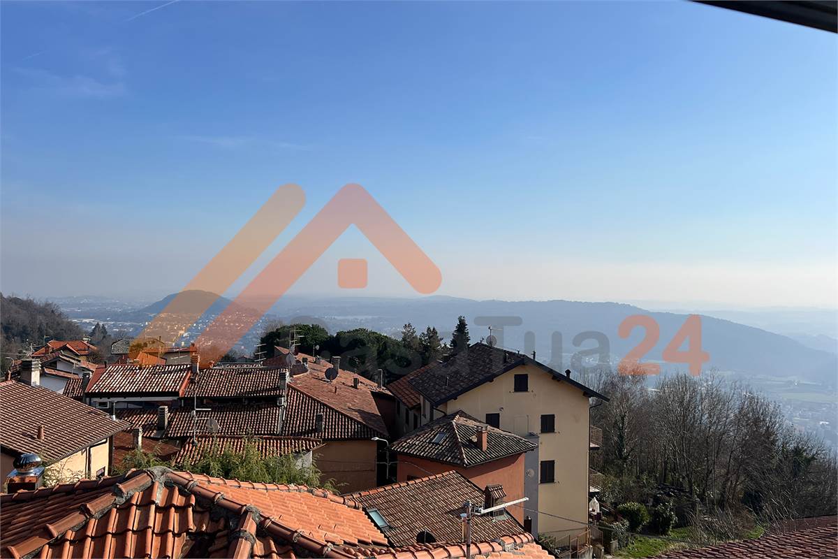 Attico bilocale in vendita con terrazza e vista panoramica