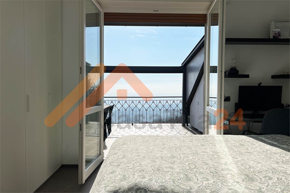 Attico bilocale in vendita con terrazza e vista panoramica