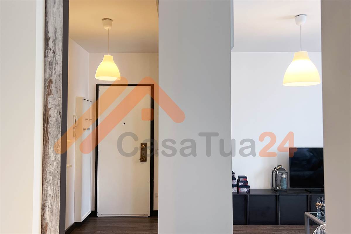 Bilocale luminoso con terrazzini e box.