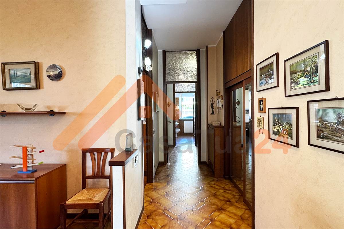 TRILOCALE IN AFFITTO ARREDATO.