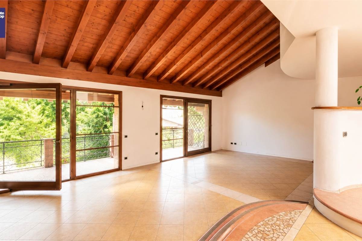 Villa di Lusso in Carimate 