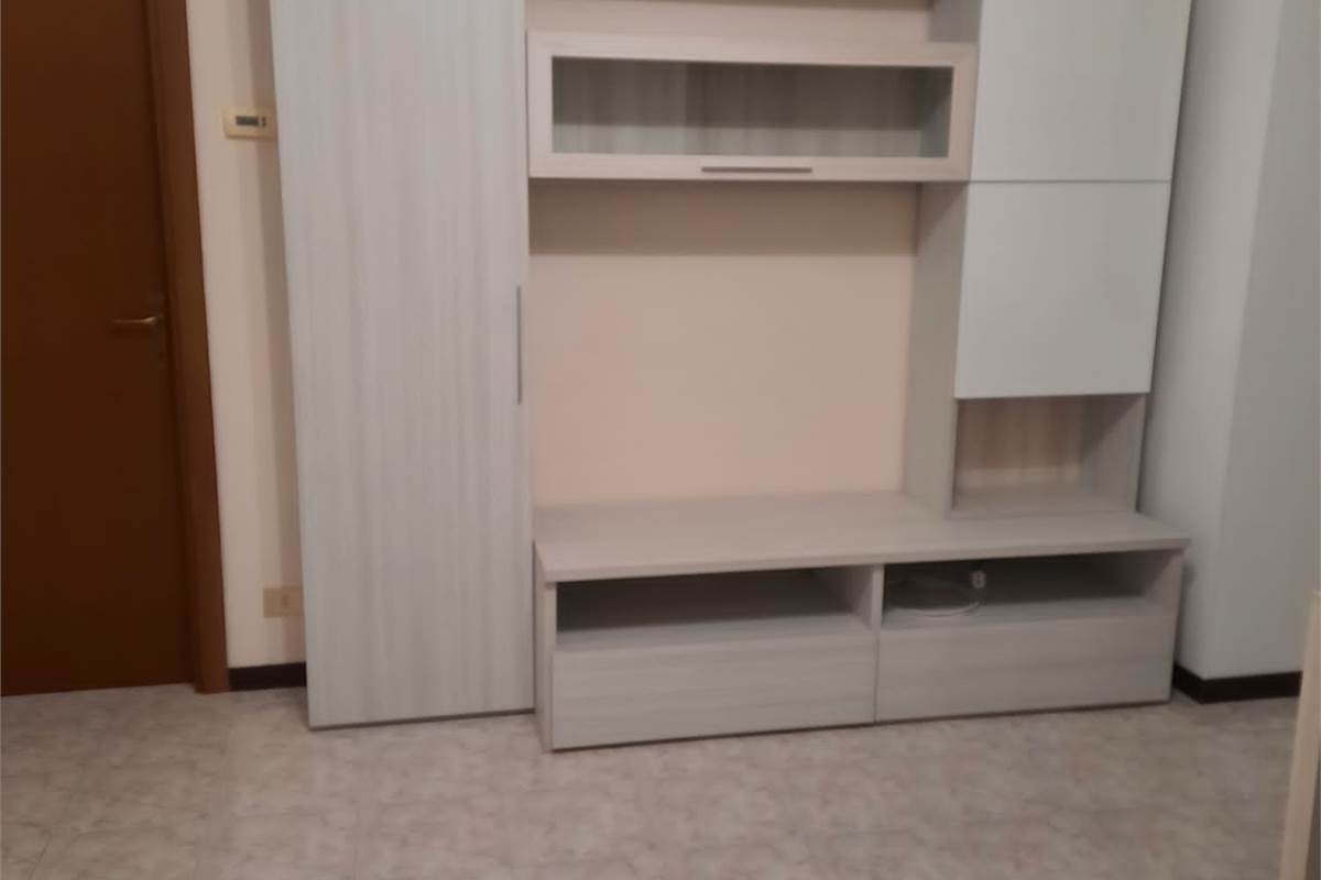 Appartamento indipendente arredato con box auto - Casnate con Bernate