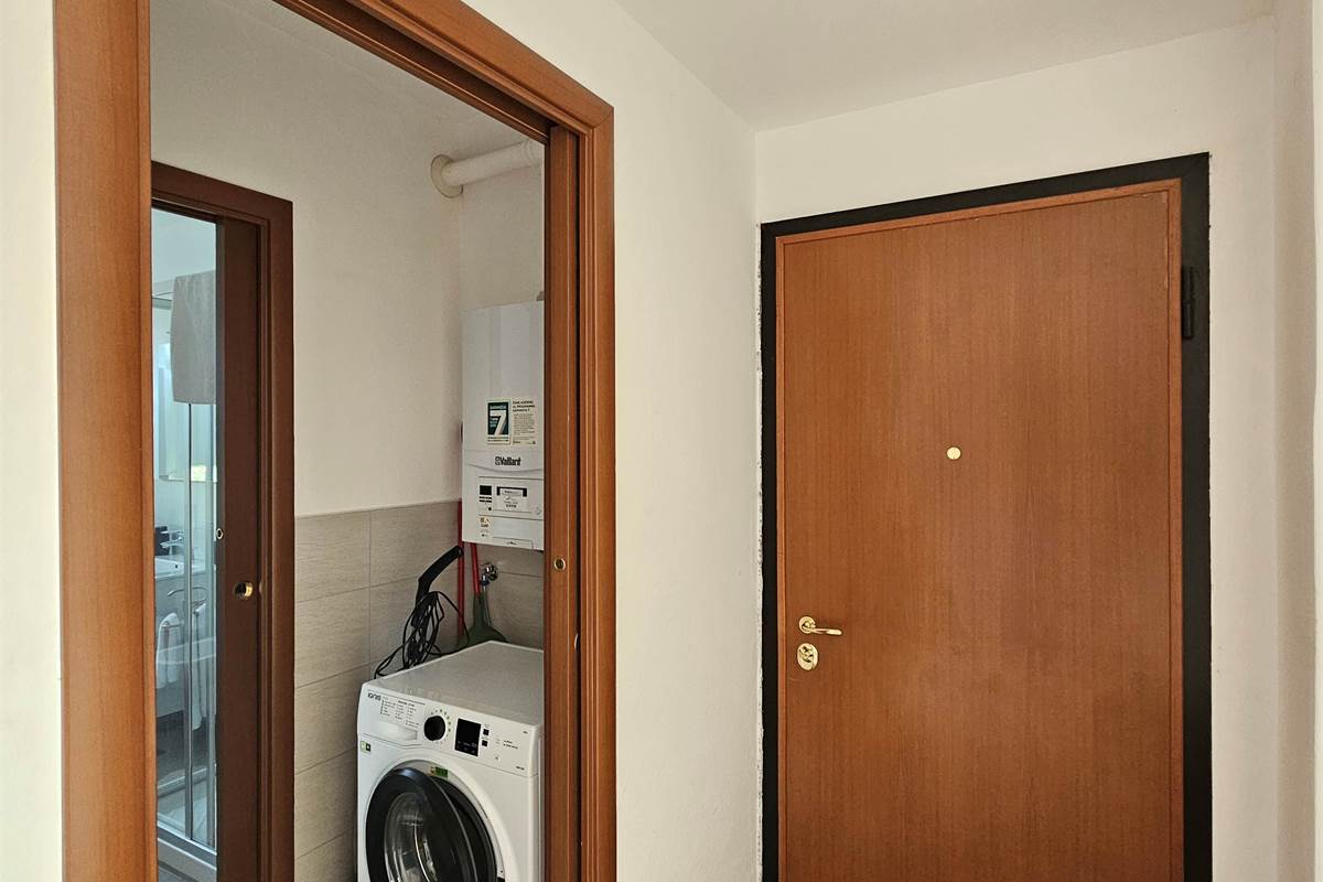 Monolocale con cucina separata in affitto a Como