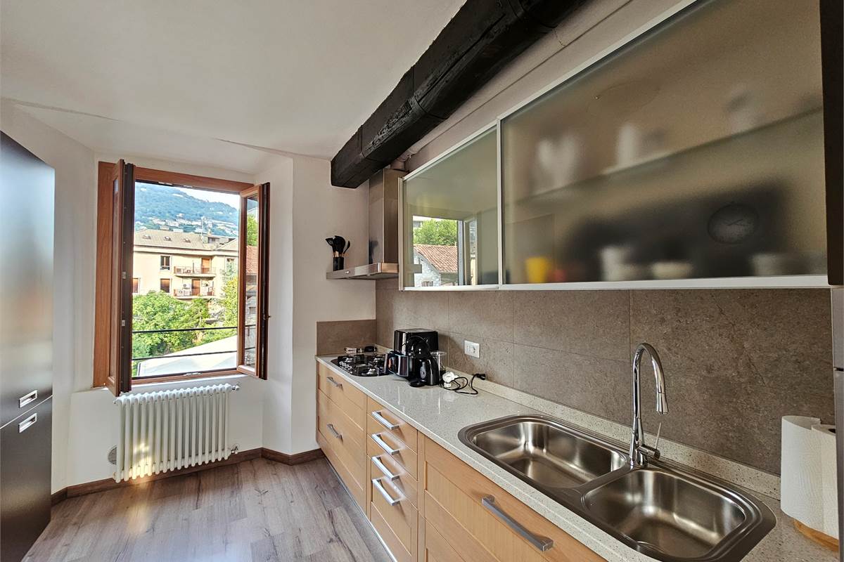 Monolocale con cucina separata in affitto a Como