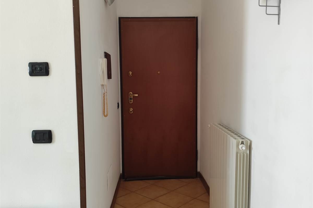 Bilocale arredato in affitto in zona centrale e servita a Como