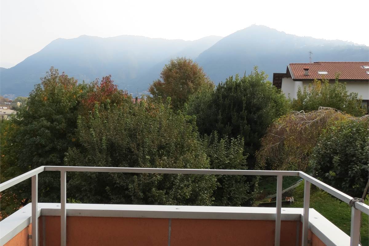 Bilocale arredato in affitto a Tavernola in zona servita