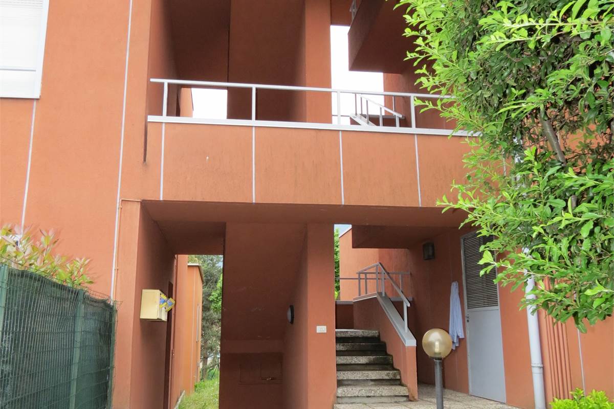 Bilocale arredato in affitto a Tavernola in zona servita