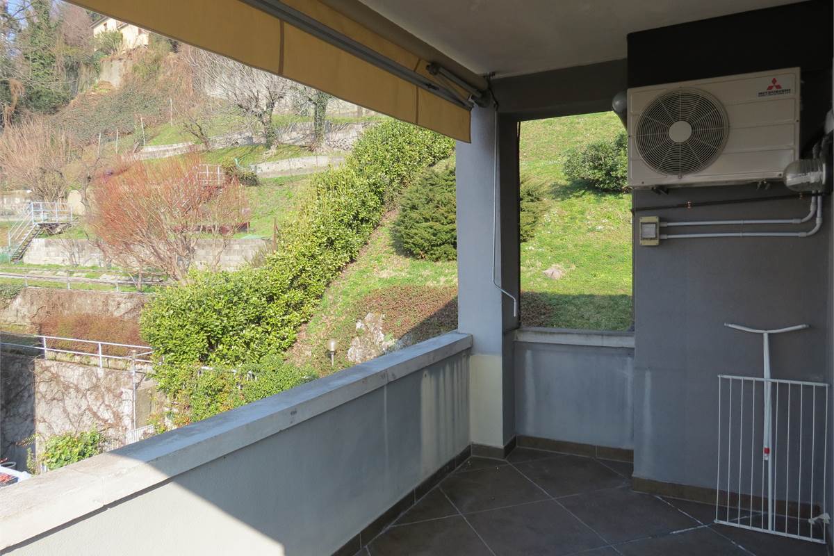 Attico e superattico panoramico in affitto a Como con vista lago e città