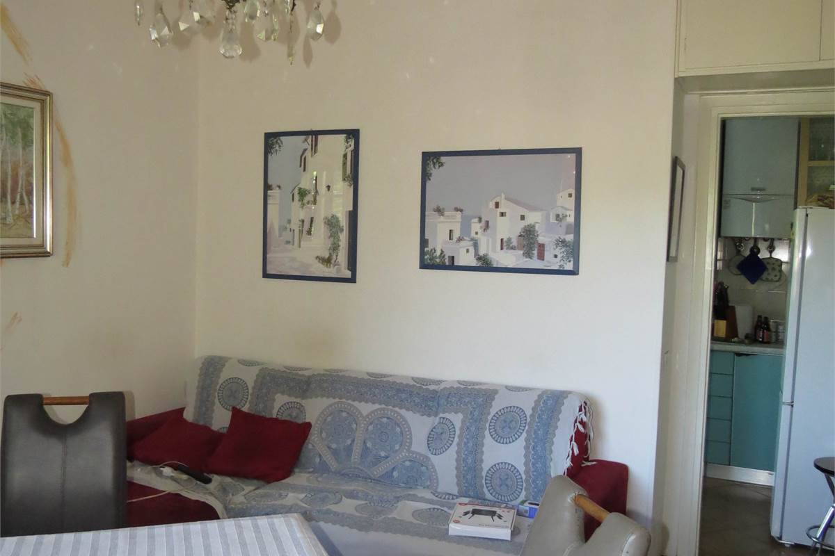 Elegante villa bifamiliare con ampio giardino privato a Cunardo