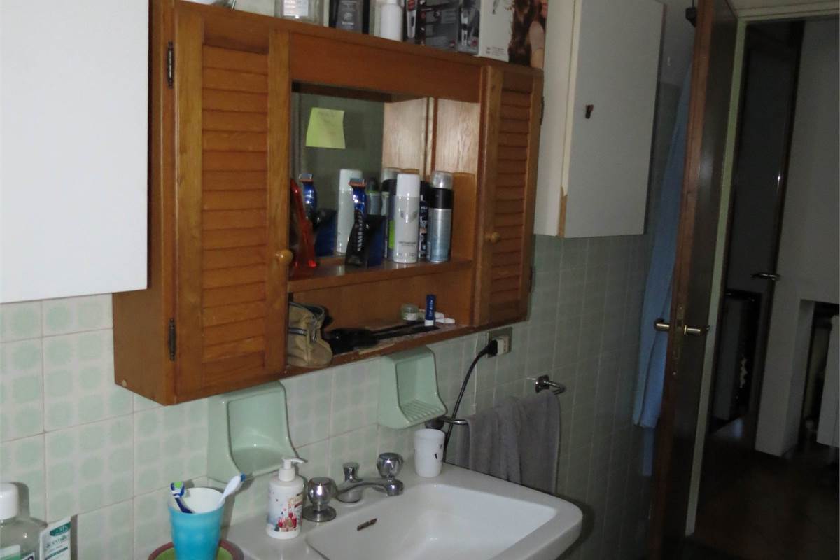 Elegante villa bifamiliare con ampio giardino privato a Cunardo