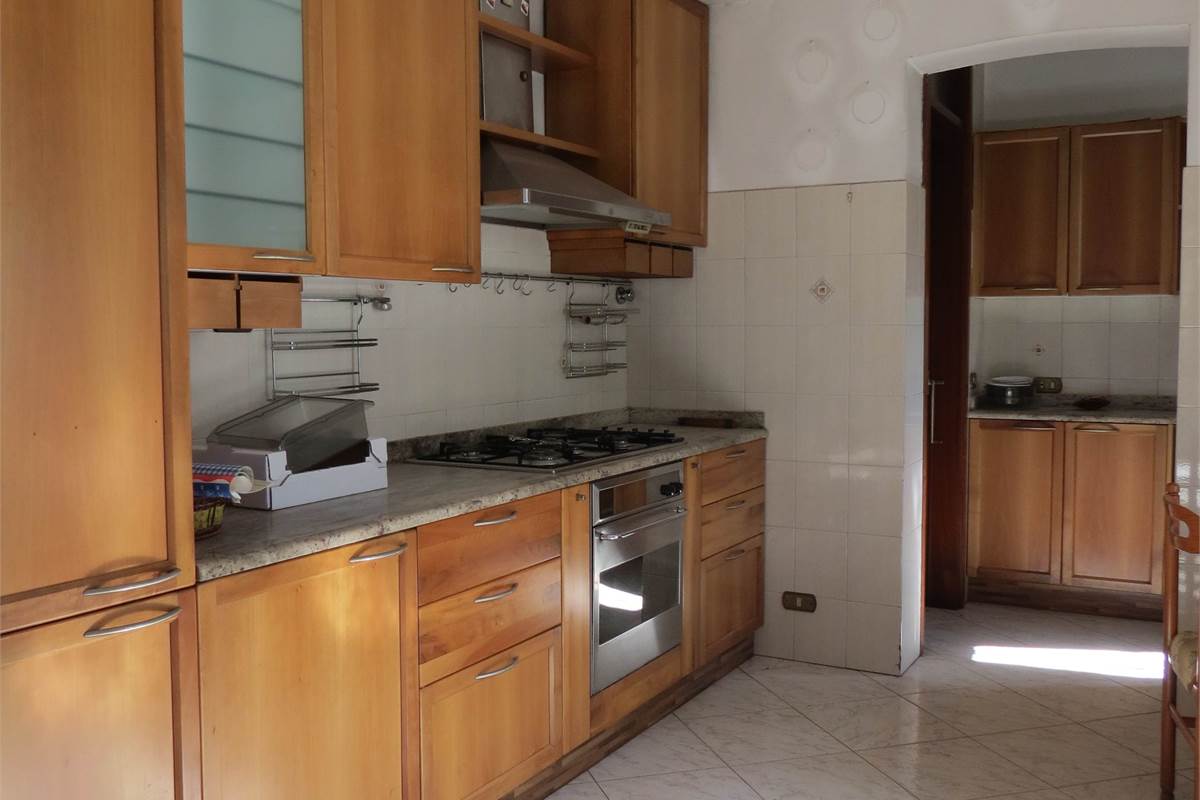 Elegante villa bifamiliare con ampio giardino privato a Cunardo