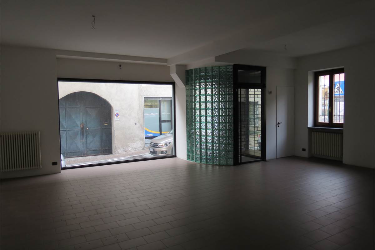 Ottimo negozio/ufficio con ampio open-space