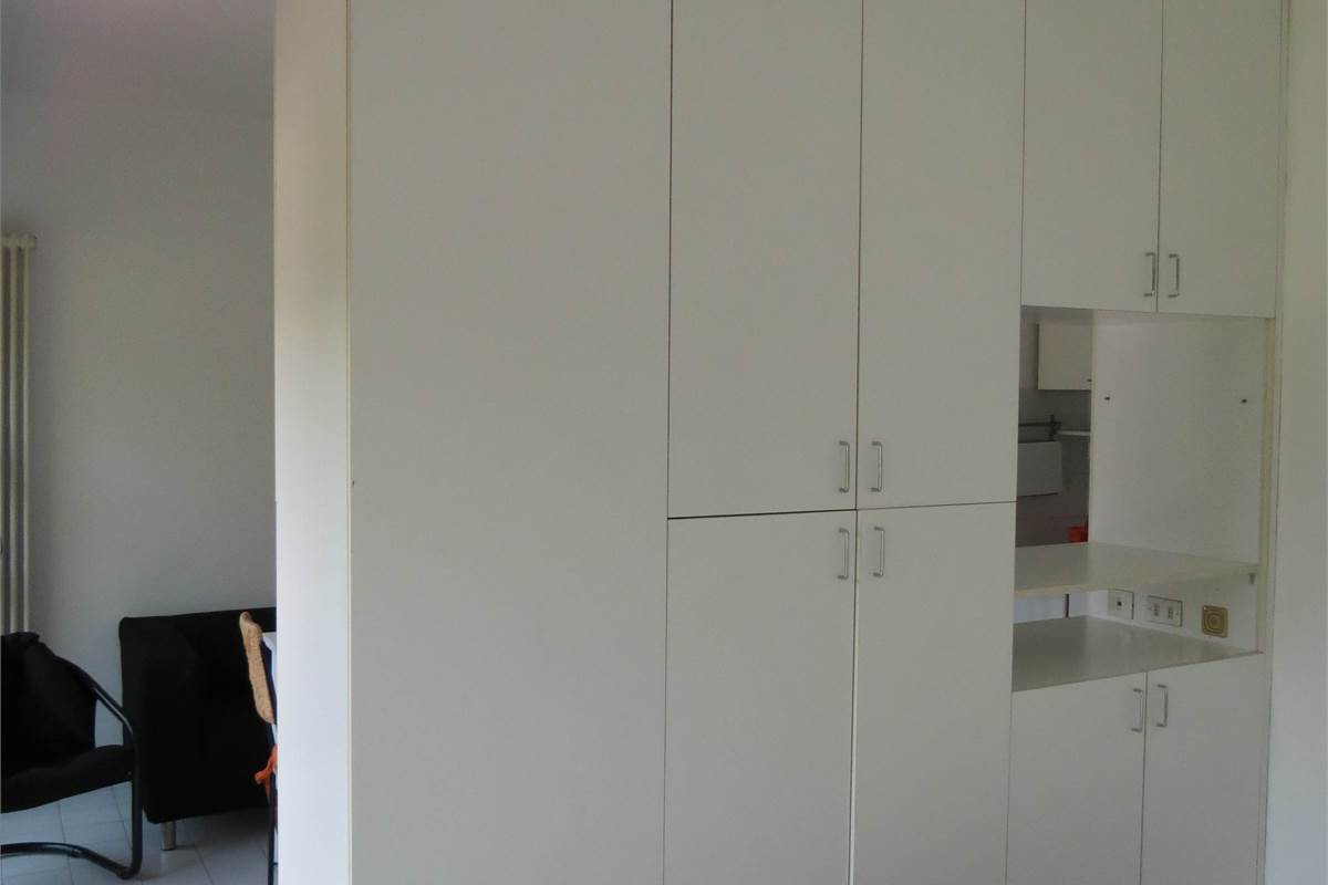 Ampio monolocale con balcone e posto auto - Como
