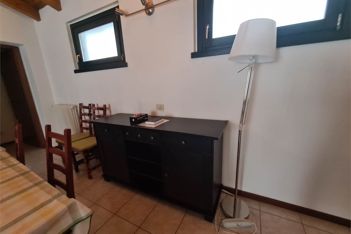 Ottimo bilocale completamente arredato con balconata - Fino Mornasco
