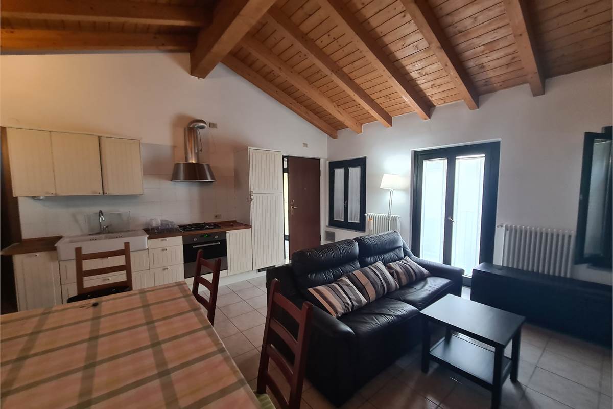 Ottimo bilocale completamente arredato con balconata - Fino Mornasco