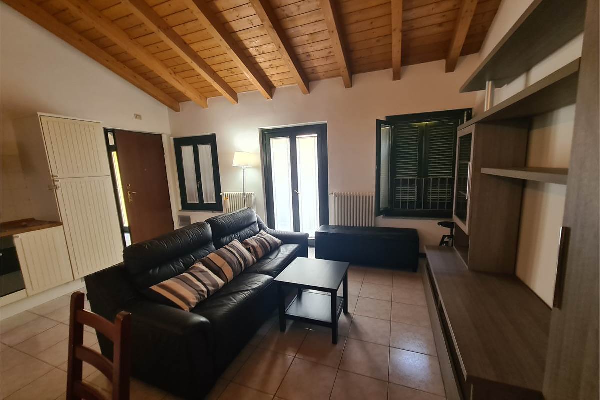 Ottimo bilocale completamente arredato con balconata - Fino Mornasco