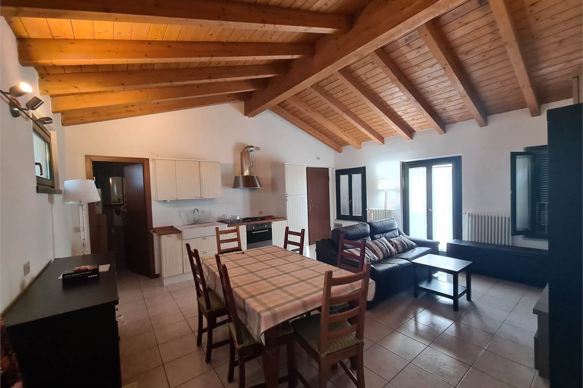 Ottimo bilocale completamente arredato con balconata - Fino Mornasco