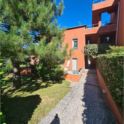 Splendido bilocale arredato con balcone e due posti auto - Como