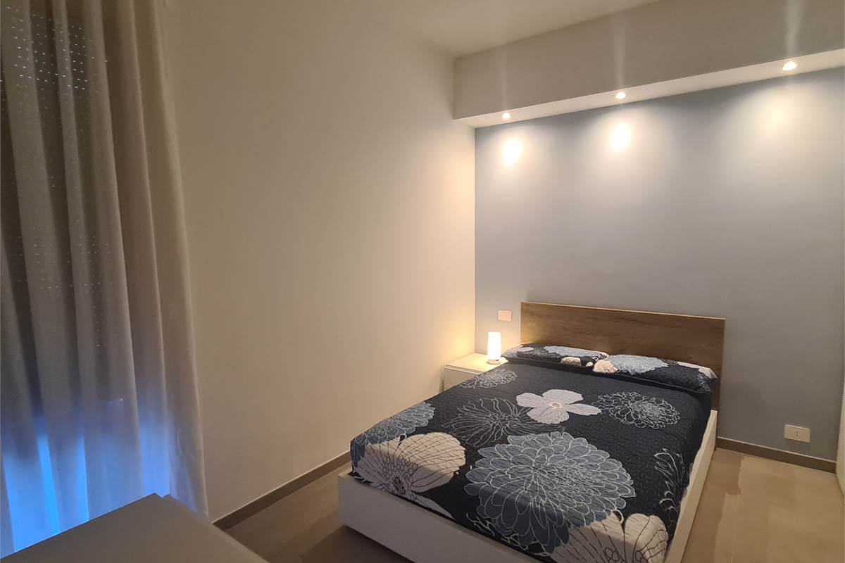 Splendido bilocale arredato con balcone e due posti auto - Como