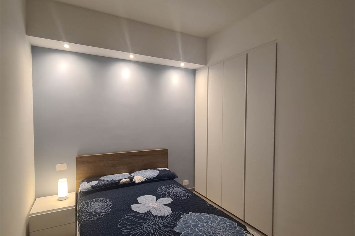 Splendido bilocale arredato con balcone e due posti auto - Como