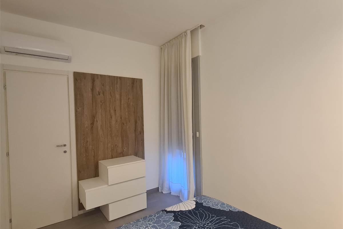 Splendido bilocale arredato con balcone e due posti auto - Como