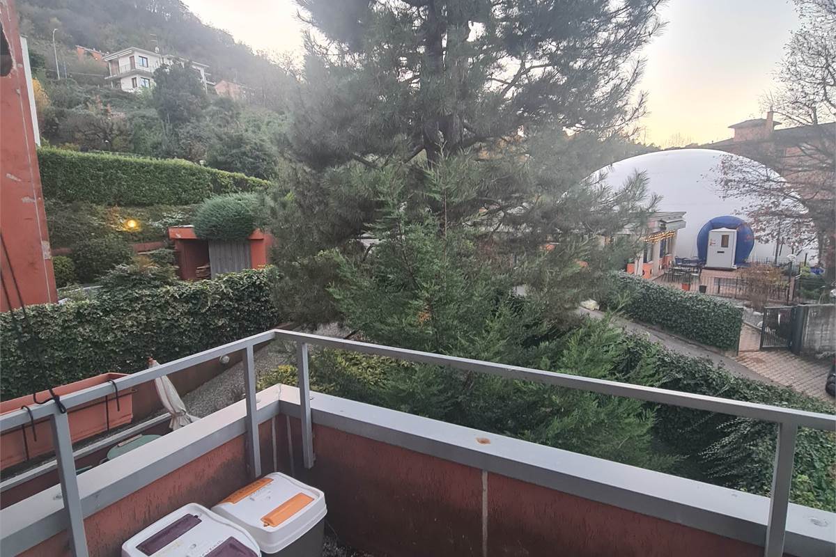 Splendido bilocale arredato con balcone e due posti auto - Como